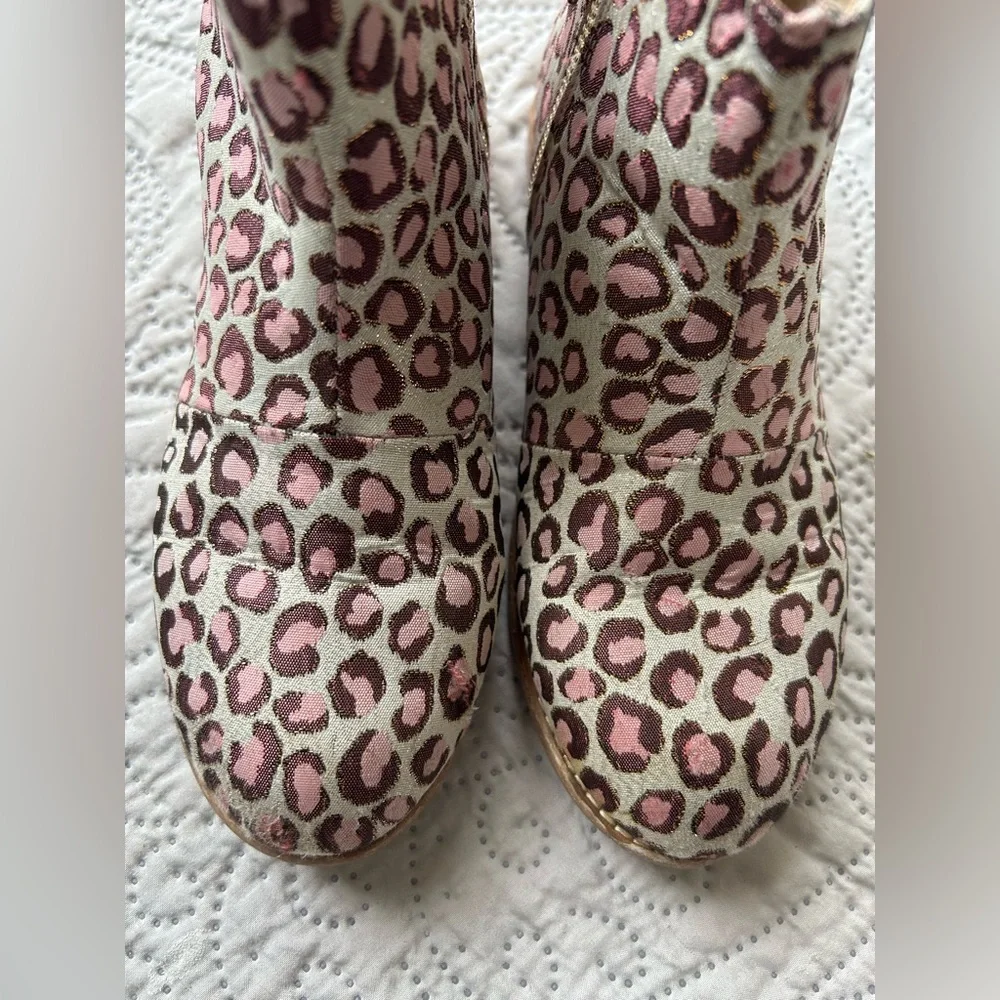 Janie and Jack short metallic animal print boots. Off white w/ pink and brown. 3